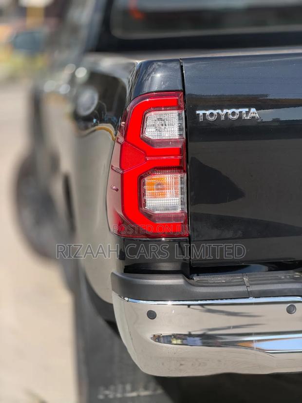 Toyota Hilux Revo Double Cab Deisel 2.4 AWD 2021 Black