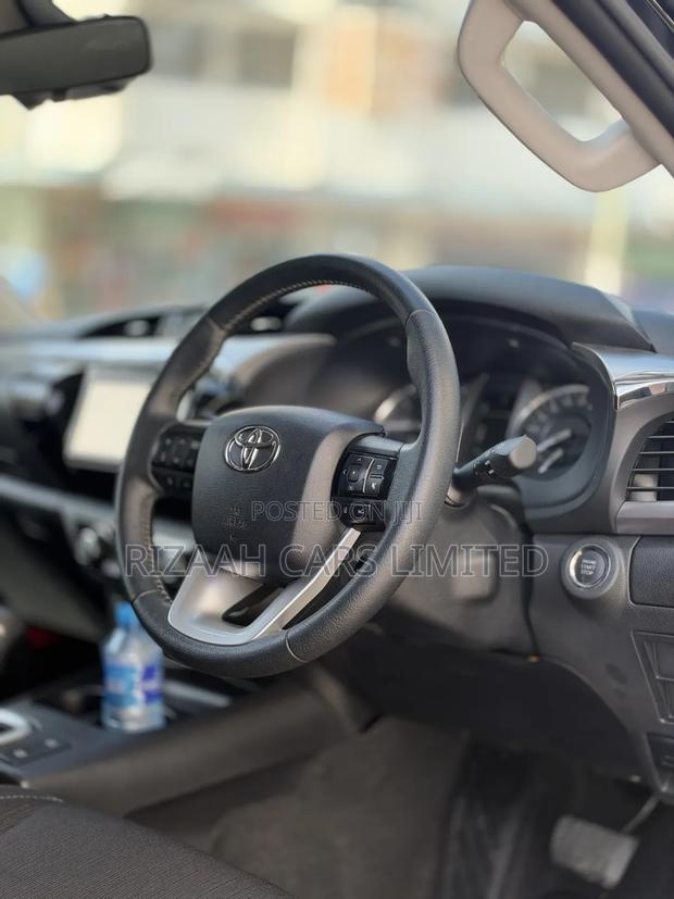 Toyota Hilux Revo Double Cab Deisel 2.4 AWD 2021 Black