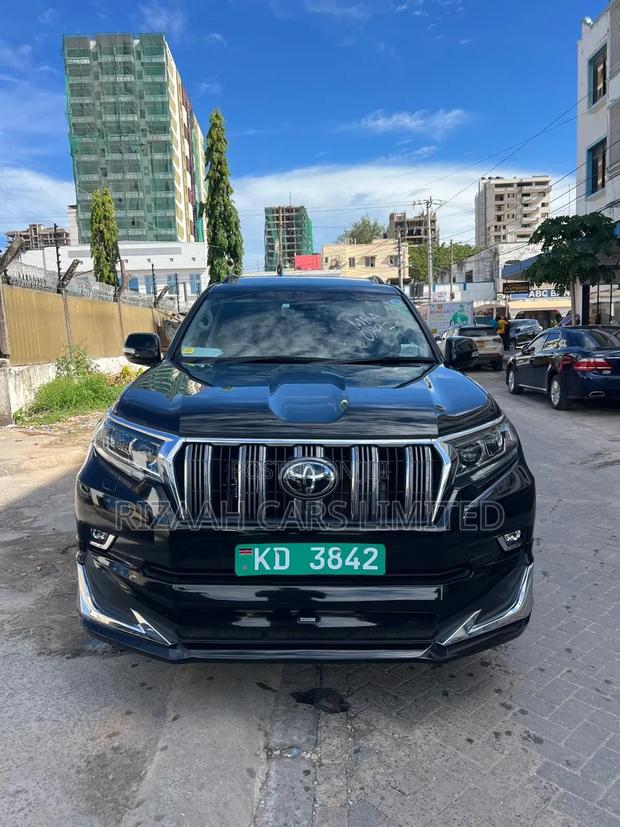 Toyota Land Cruiser Prado 2.8 2022 Black