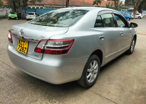 Toyota Premio 2011 Silver
