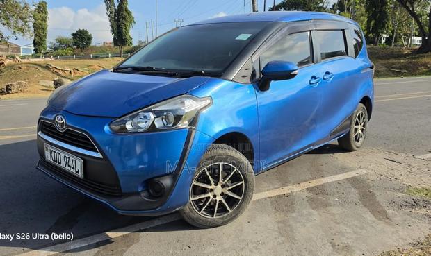 Toyota Sienta 1.5 FWD (6-seater) 2015 Blue