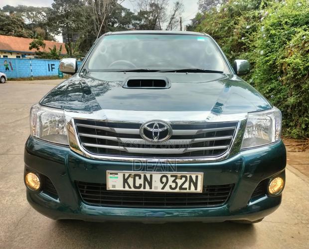 Toyota Hilux 2010 Green