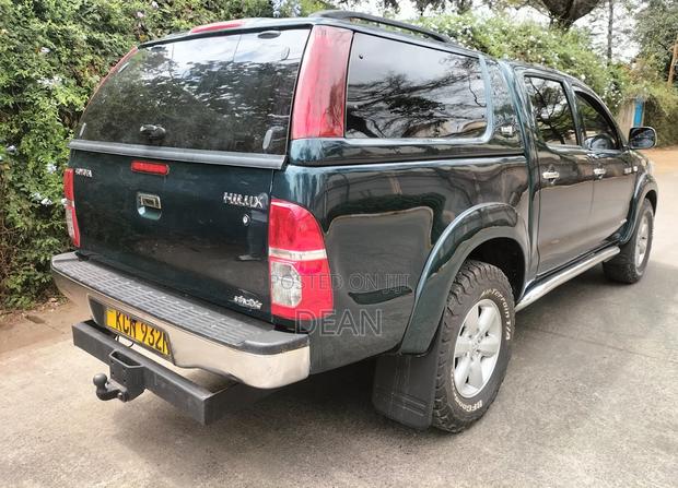Toyota Hilux 2010 Green