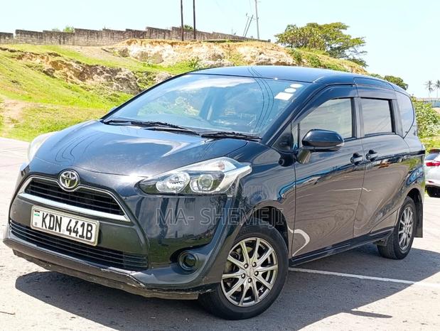 Toyota Sienta 1.5 FWD (6-seater) 2016 Black