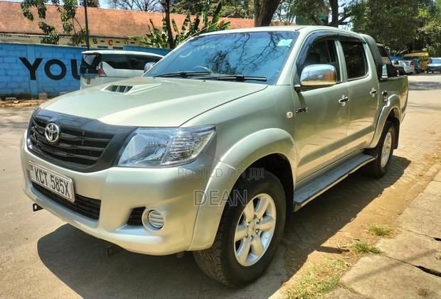 Toyota Hilux 2011 Brown
