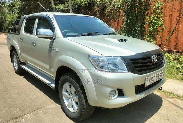 Toyota Hilux 2011 Brown