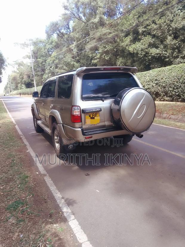 Toyota Hilux 2001 Gold