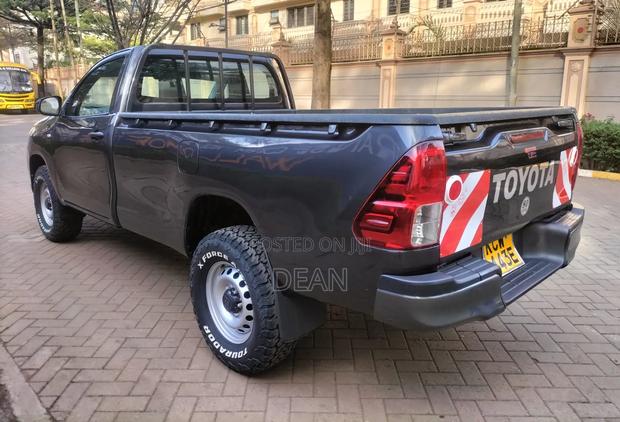 Toyota Hilux 2019 Black