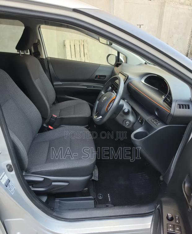 Toyota Sienta 1.5 FWD 2019 Silver