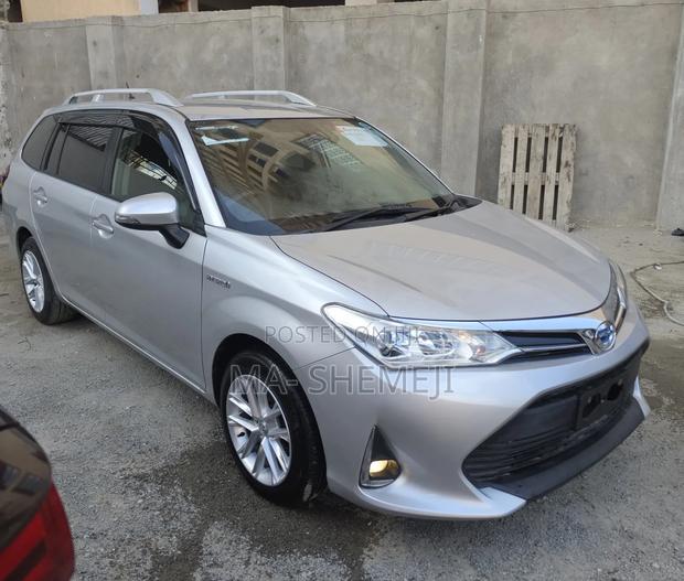 Toyota Corolla Fielder 1.5 Hybrid FWD 2020 Silver