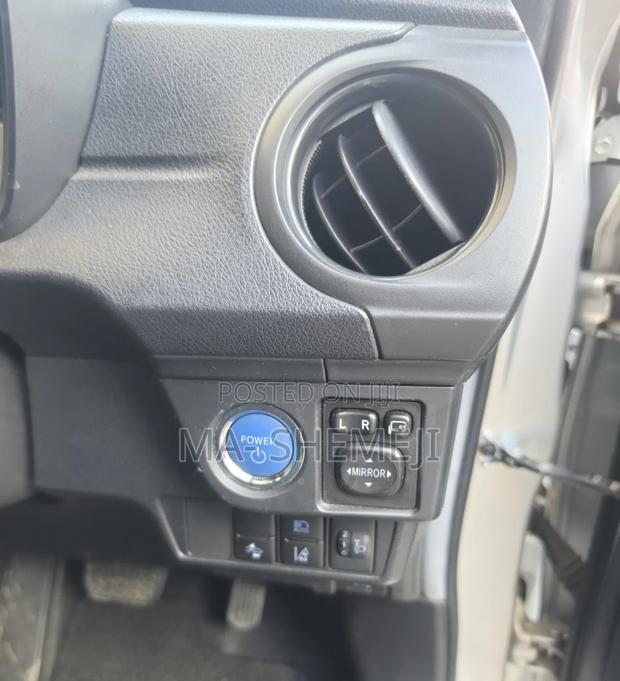 Toyota Corolla Fielder 1.5 Hybrid FWD 2020 Silver