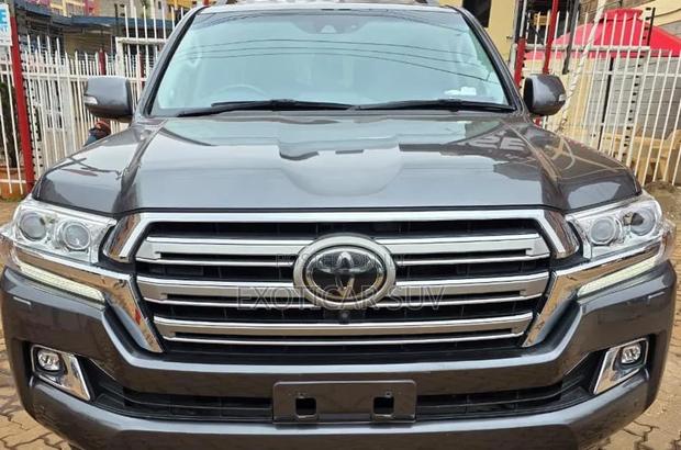 Toyota Land Cruiser 4.5 V8 VXR 2019 Matt Black