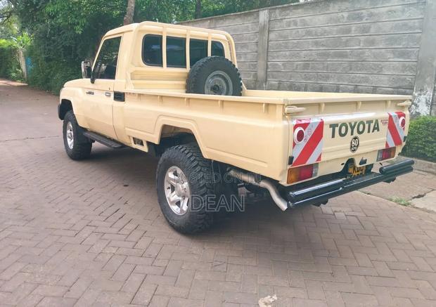 Toyota Land Cruiser 2009 Yellow