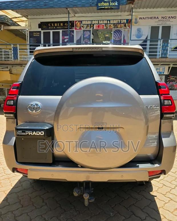 Toyota Land Cruiser Prado 2.8 2022 Gray