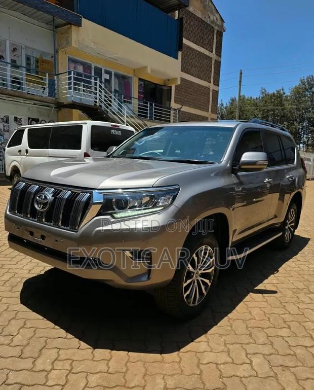Toyota Land Cruiser Prado 2.8 2022 Gray