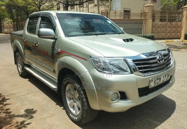 Toyota Hilux 2010 Brown