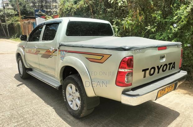 Toyota Hilux 2010 Brown