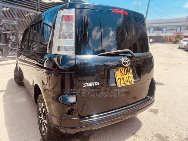 Toyota Sienta 1.5 FWD 2015 Black
