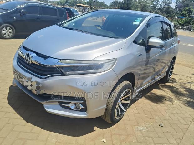 Honda Fit Shuttle 1.5 Hybrid 2WD 2017 Silver