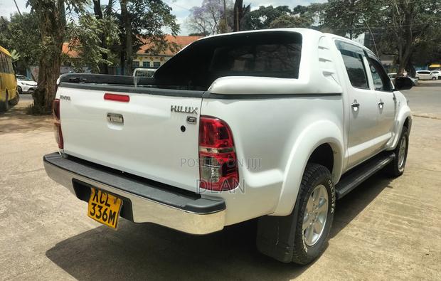 Toyota Hilux 2011 White
