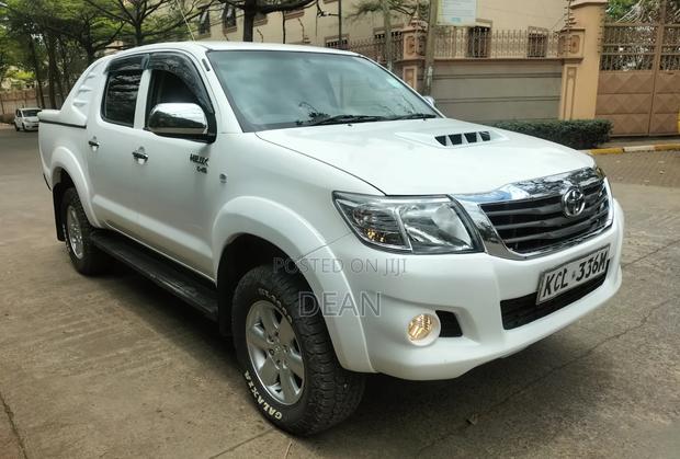 Toyota Hilux 2011 White