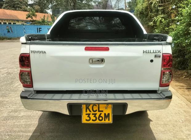 Toyota Hilux 2011 White