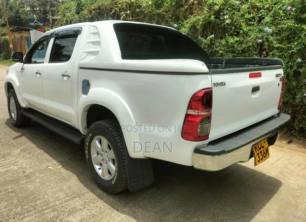 Toyota Hilux 2011 White