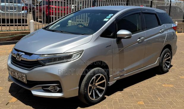 Honda Fit Shuttle 2017 Silver