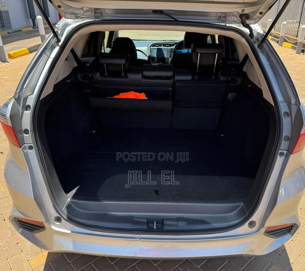 Honda Fit Shuttle 2017 Silver