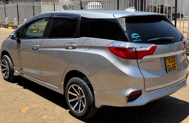 Honda Fit Shuttle 2017 Silver