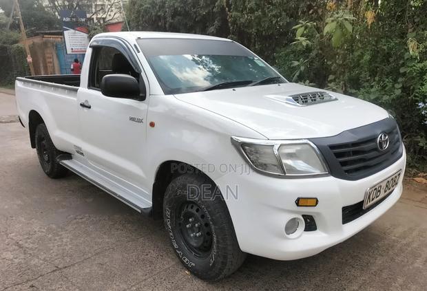 Toyota Hilux 2014 White