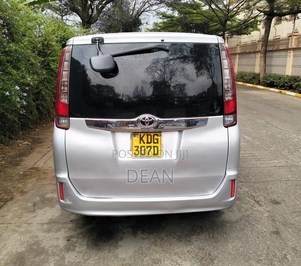 Toyota Noah 2015 Silver