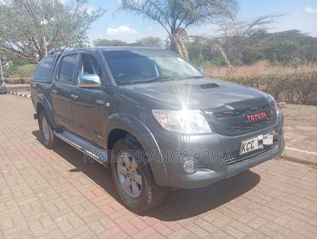 Toyota Hilux 2011 Gray