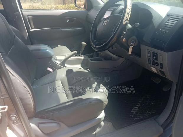 Toyota Hilux 2011 Gray