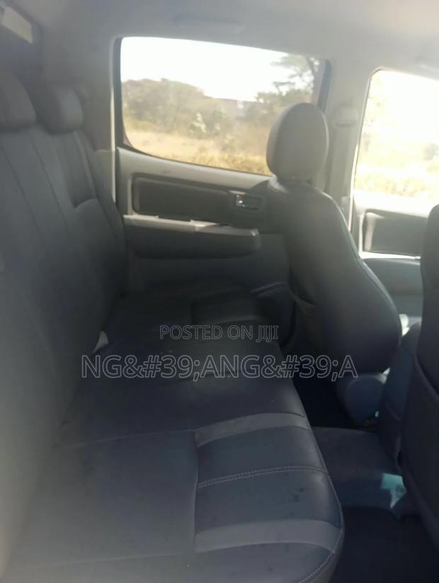 Toyota Hilux 2011 Gray
