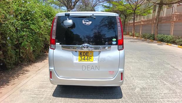 Toyota Noah 2015 Silver
