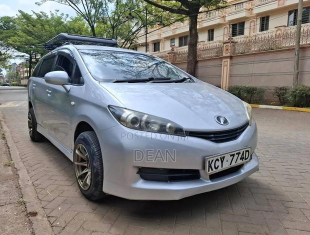 Toyota Wish 2013 Silver