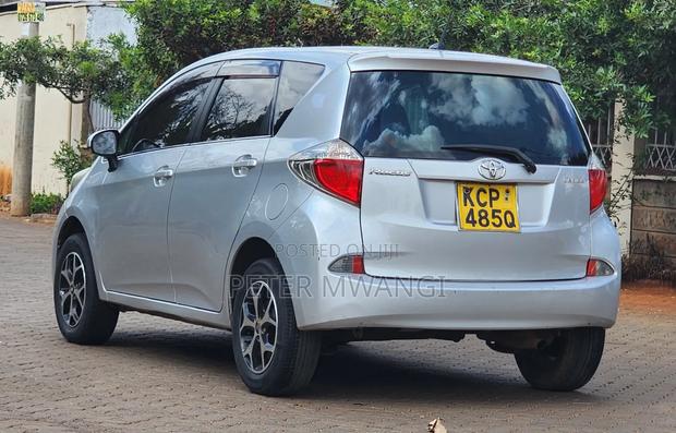 Toyota Ractis 2011 Silver