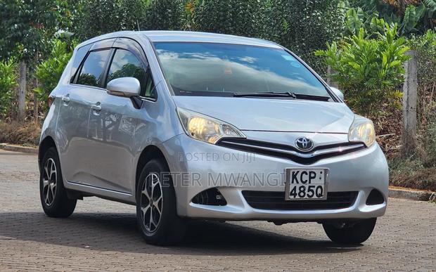 Toyota Ractis 2011 Silver