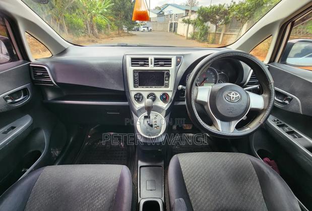Toyota Ractis 2011 Silver