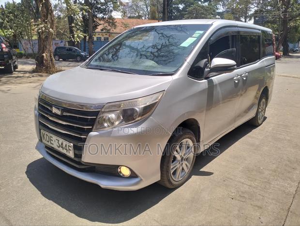Toyota Noah 2015 Silver