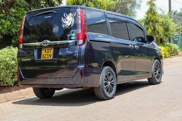 Toyota Esquire 2017 Black