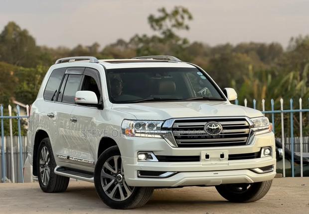 Toyota Land Cruiser 4.6 V8 ZX 2020 Pearl