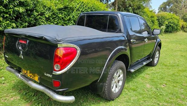 Mitsubishi L200 Double Cab 2.5 180hp 4WD 2011 Black