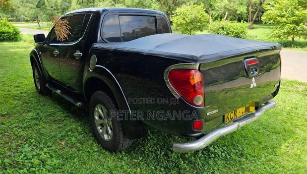 Mitsubishi L200 Double Cab 2.5 180hp 4WD 2011 Black
