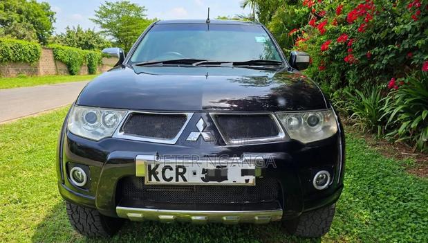 Mitsubishi L200 Double Cab 2.5 180hp 4WD 2011 Black