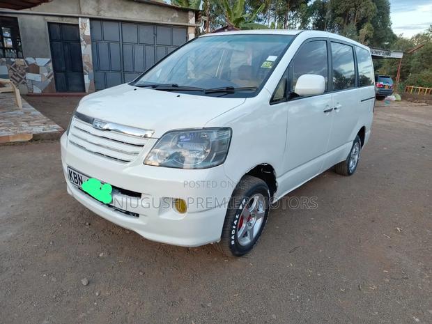 Toyota Noah 2005 White