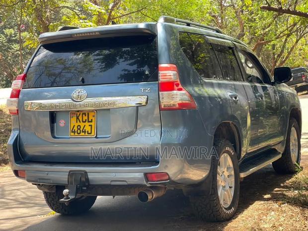 Toyota Land Cruiser Prado 2010 Blue