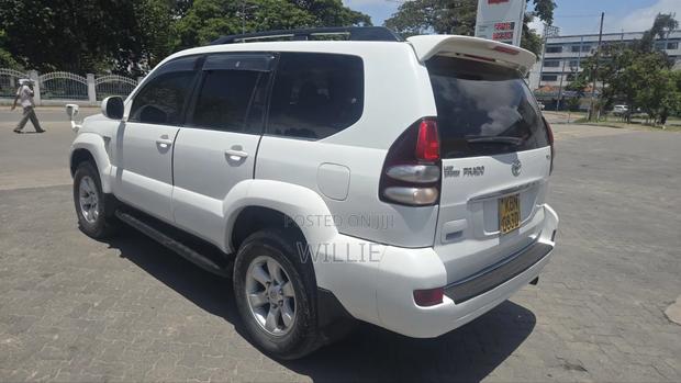 Toyota Land Cruiser Prado 2006 White