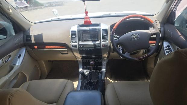 Toyota Land Cruiser Prado 2006 White